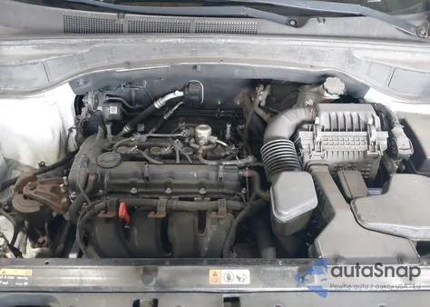 2015 Hyundai Santa Fe Sport 2.4L z USA, uszkodzony, nr VIN 5XYZUDLB5FG286866